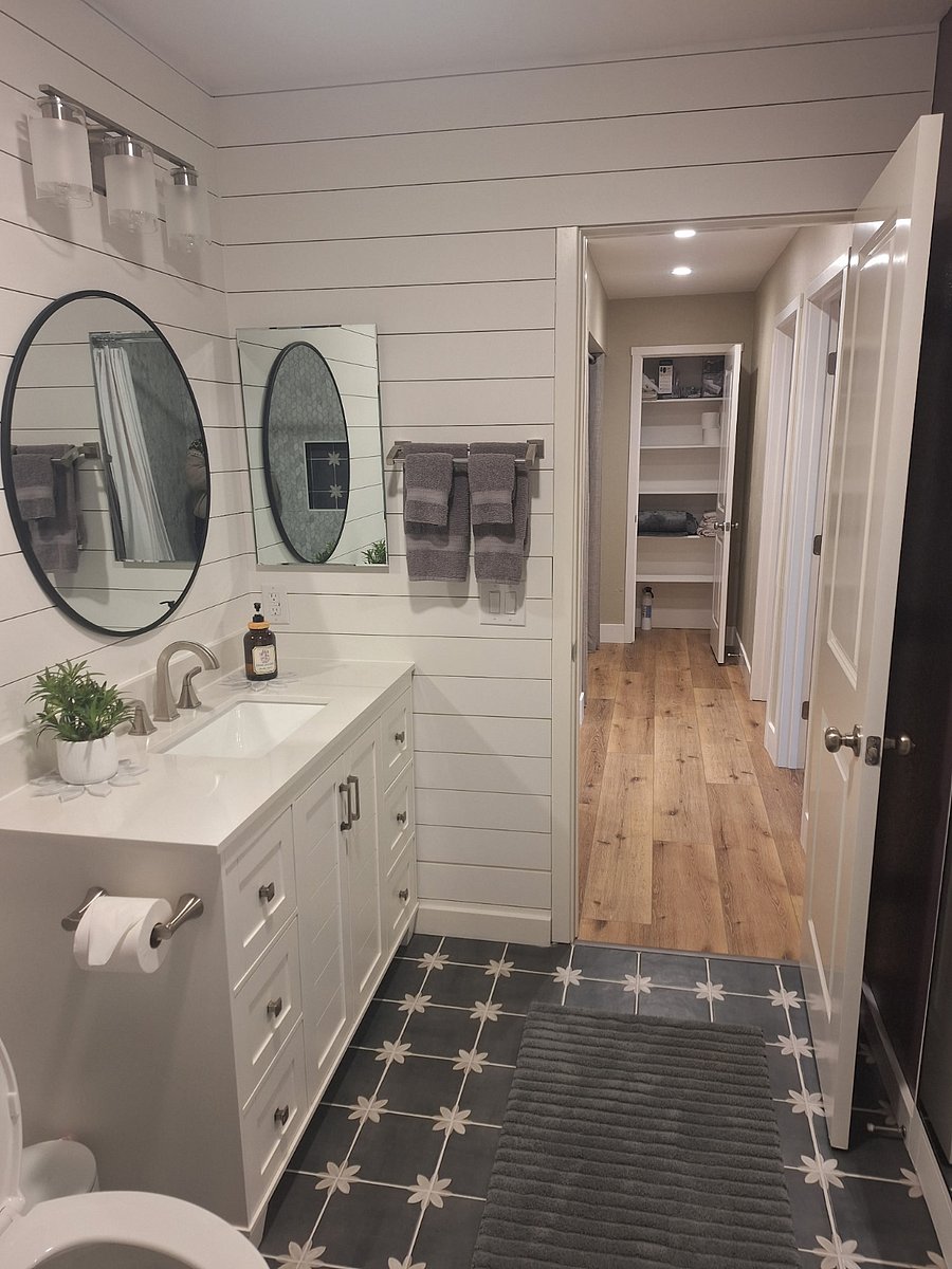 Newly Remodeled Full Bath with Shower and Tub