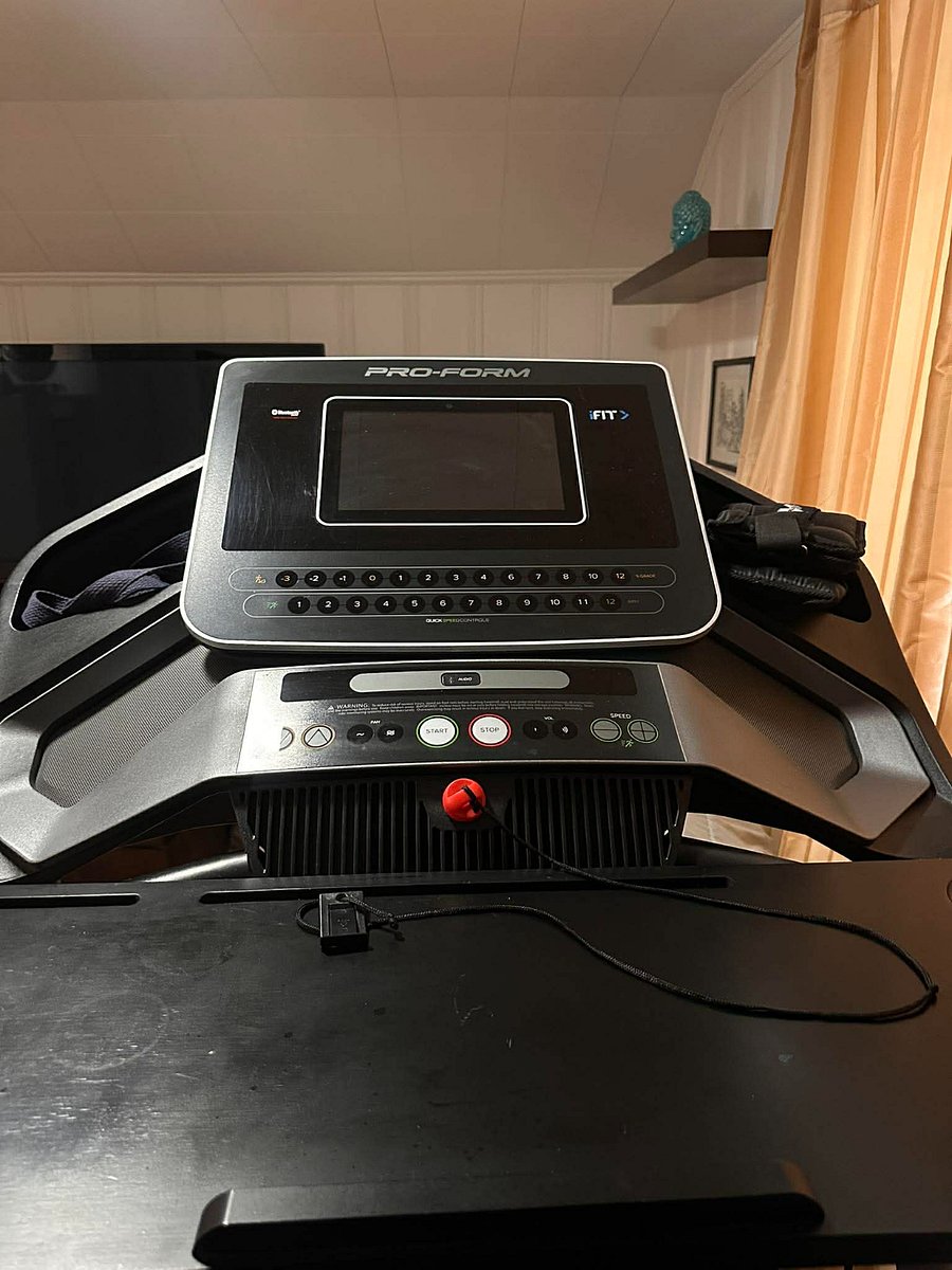 Gym quality treadmill with removable desk