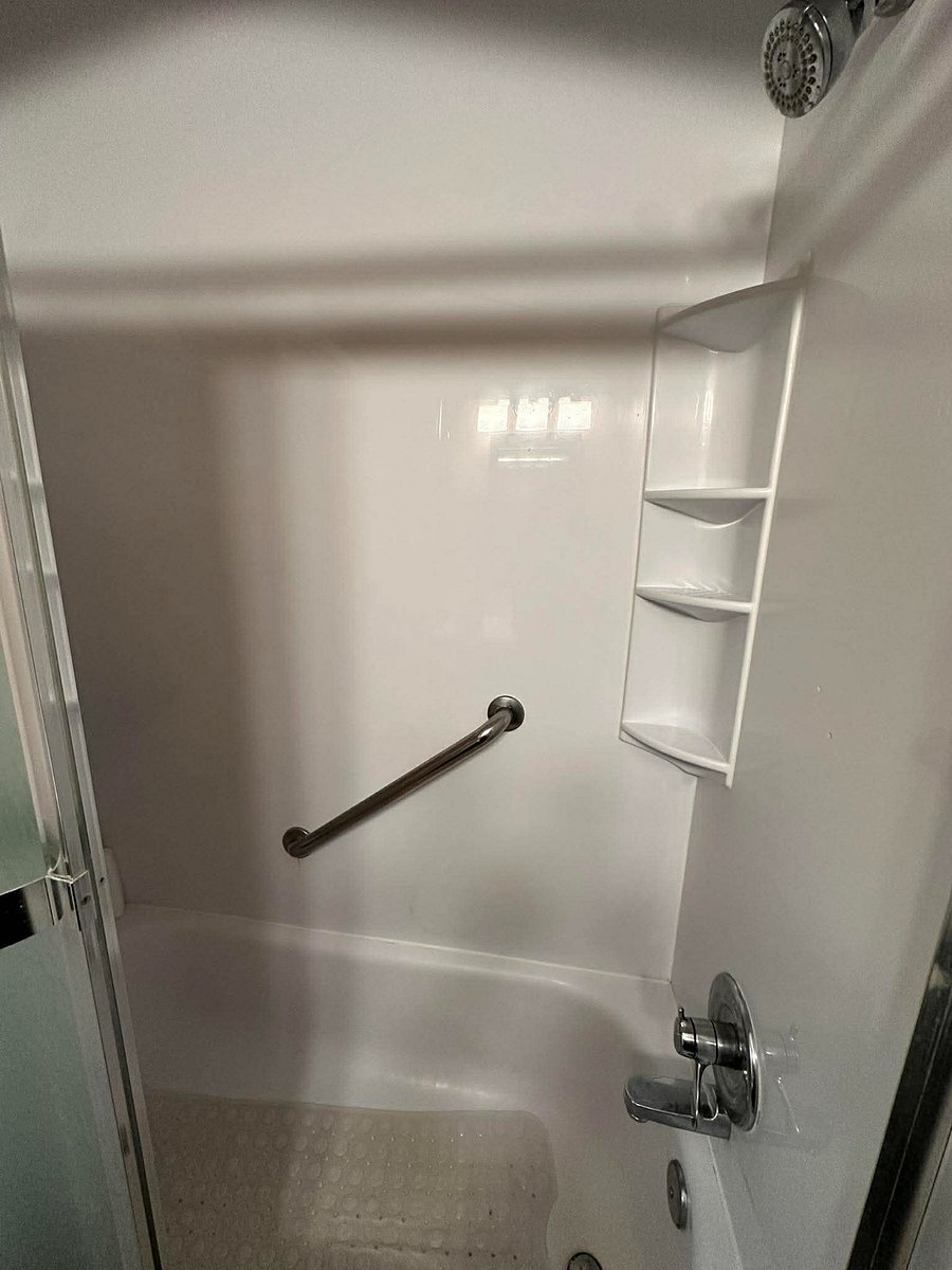 Bathroom Tub / Shower Combo