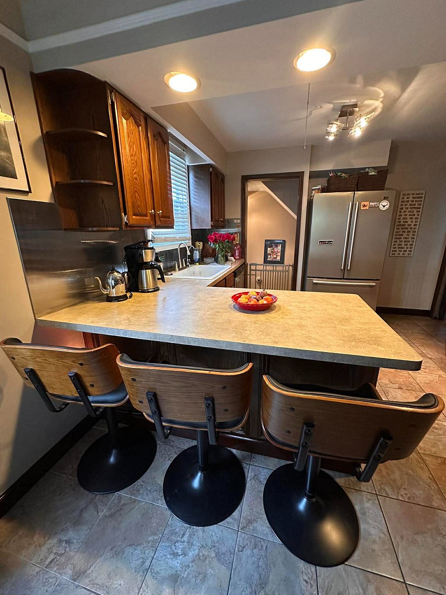 Kitchen Peninsula Seating and lots of counter space to create any meal.