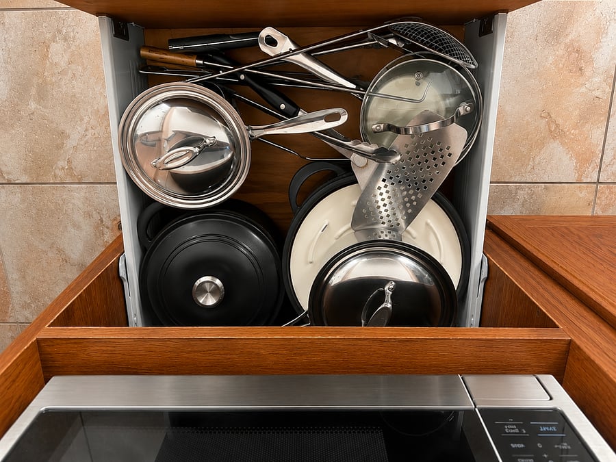 We are fully equipped with stainless steel and cast iron pots, pans and barbecue utensils.