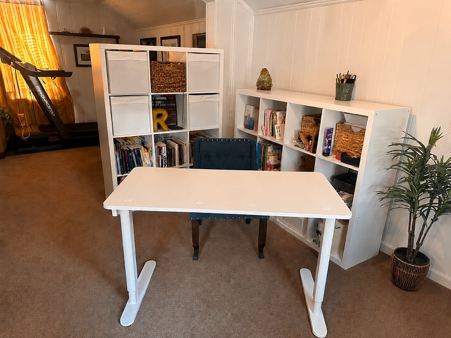 Stand / Sit Desk perfect for those work from home zoom calls.