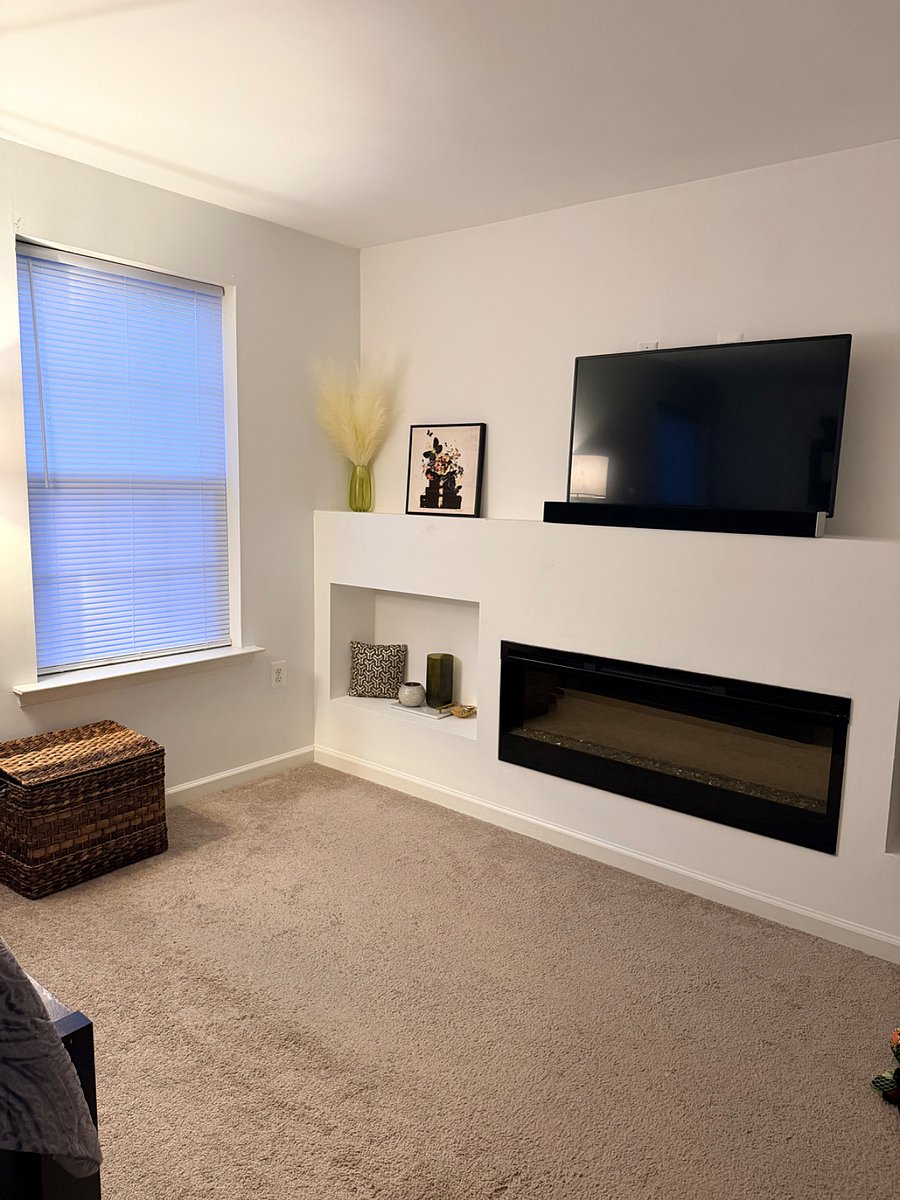 Guest Room (speakers in room for the music lovers), Fireplace available