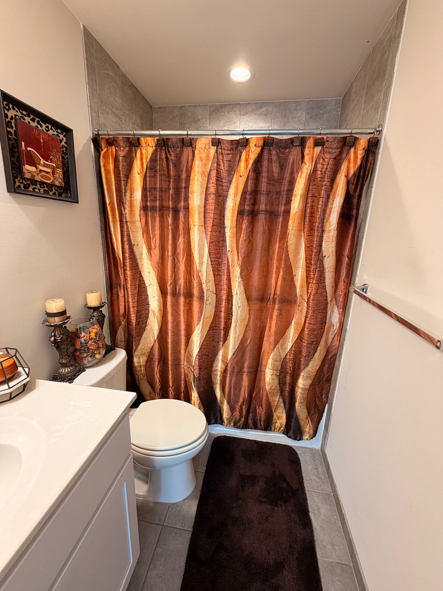 Guest Bathroom (Basic Starter Hygiene Kit provided) 