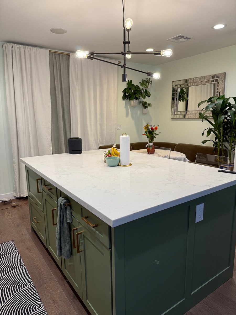 Kitchen and dinning nook.
