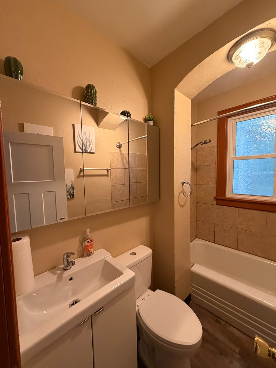 Main floor full bath. 