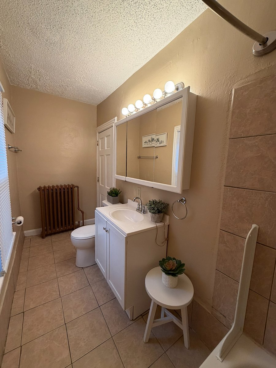 Main floor full bath. 