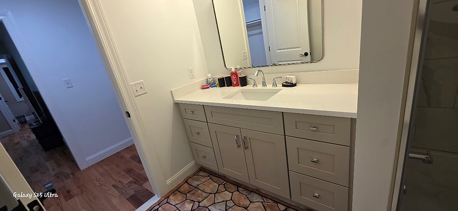 3rd floor private full bathroom