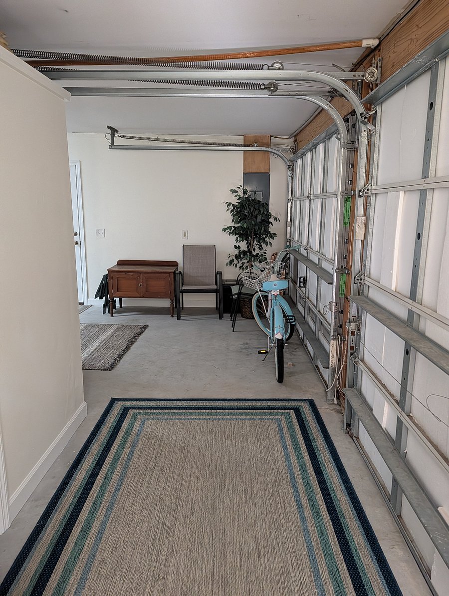 Walkway to flex space
