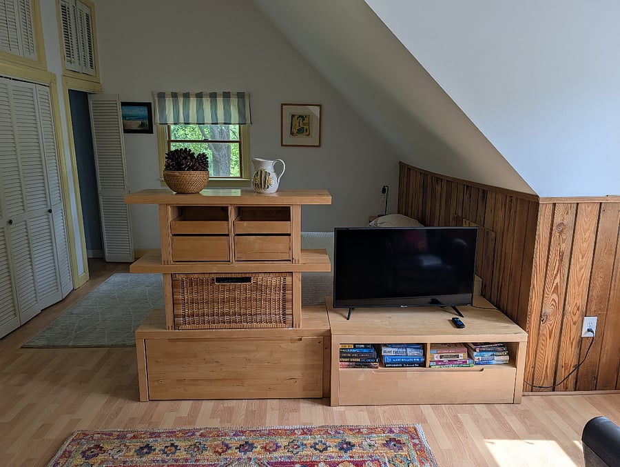 Looking towards sleeping area in studio space
