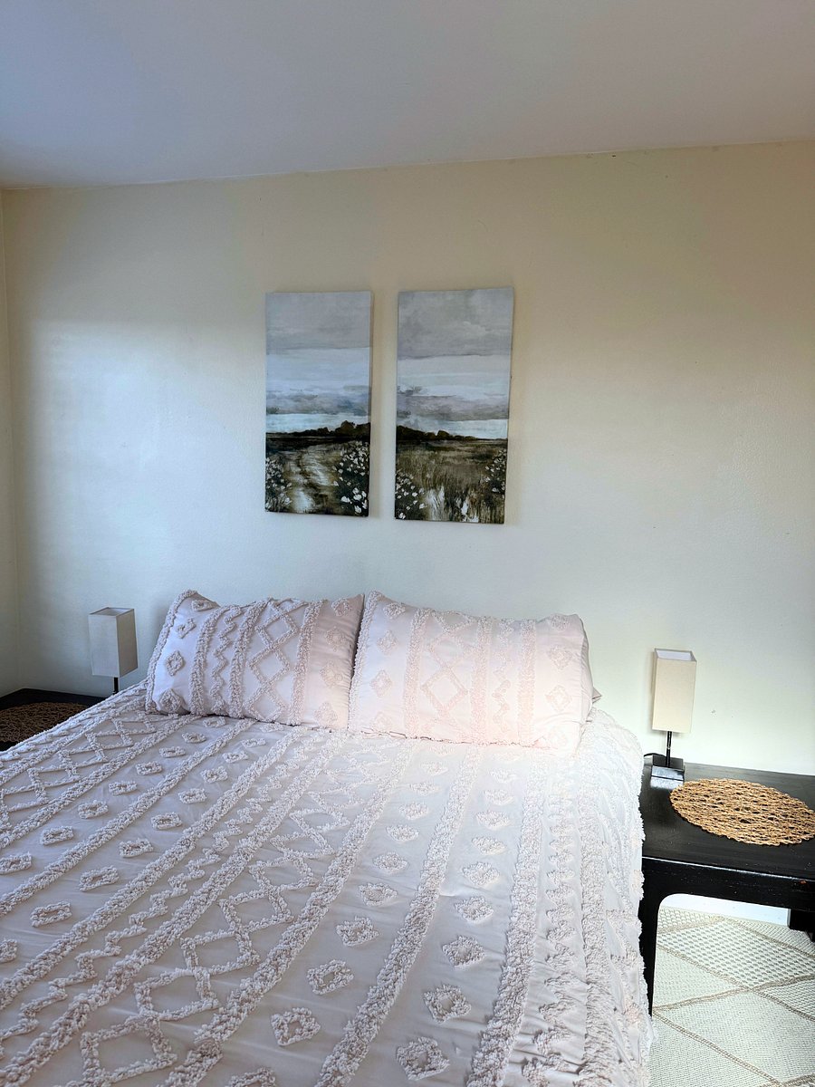 Bedroom 2 with a Queen-sized fully adjustable bed