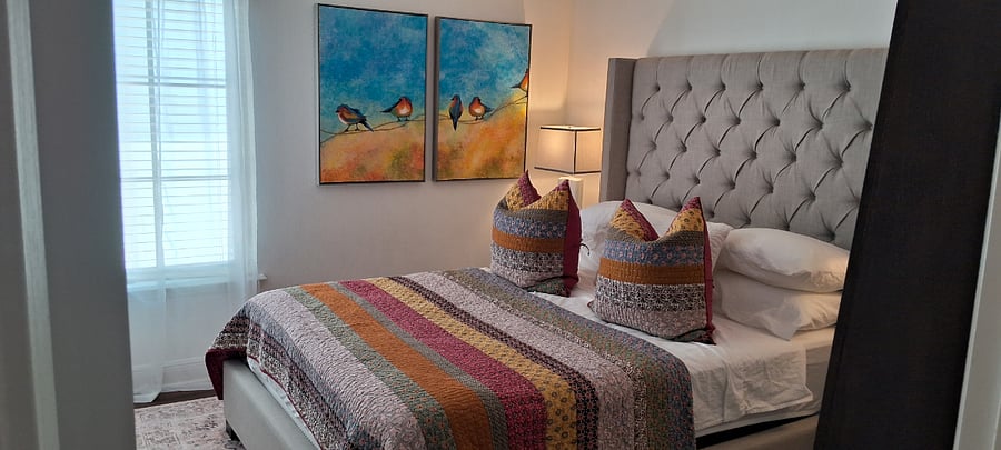 Guest bedroom with queen bed