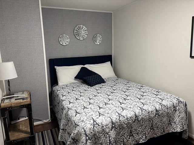 Bedroom 1, Bed Side