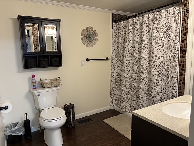 Bathroom 2, Shower Side