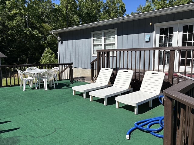 Pool Deck, Chairs side