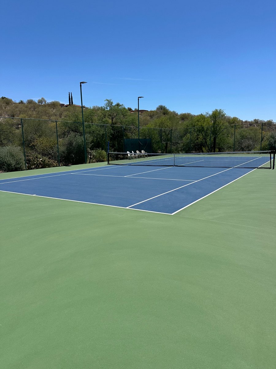 Community tennis court