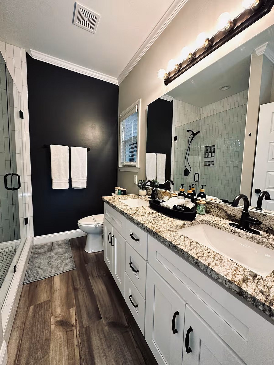 Master bath with dual vanity and large shower
