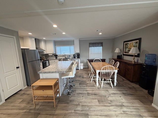Fully stocked kitchen and dining room