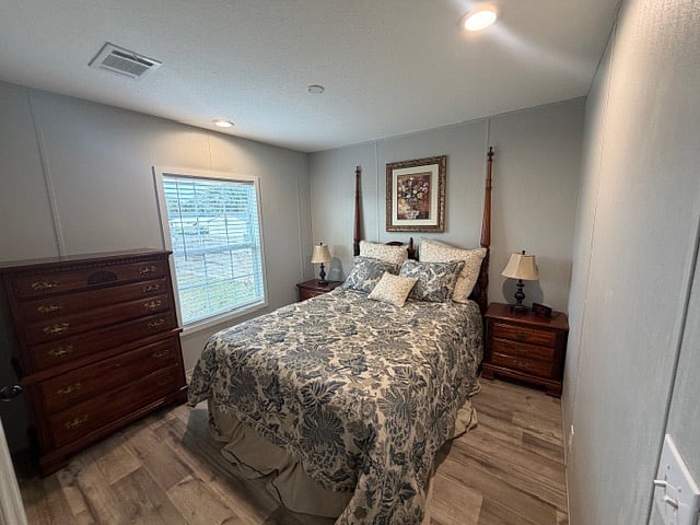 2nd Bedroom with Queen size bed