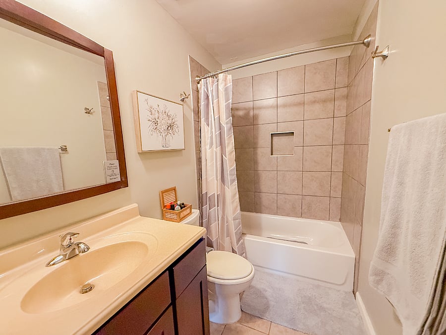 Bath & Hand Towels/Wash Cloths included