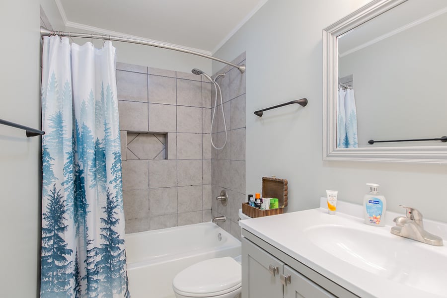 Upstairs Full Bath, Bath & Hand Towels, Wash Cloths Provided.