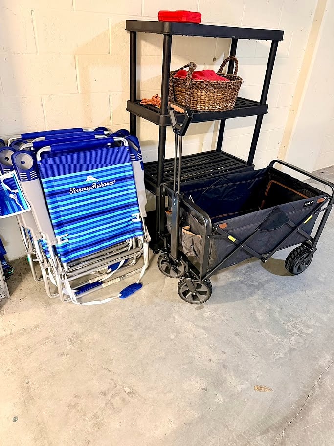 4 beach chairs, umbrella and beach cart for guests to use