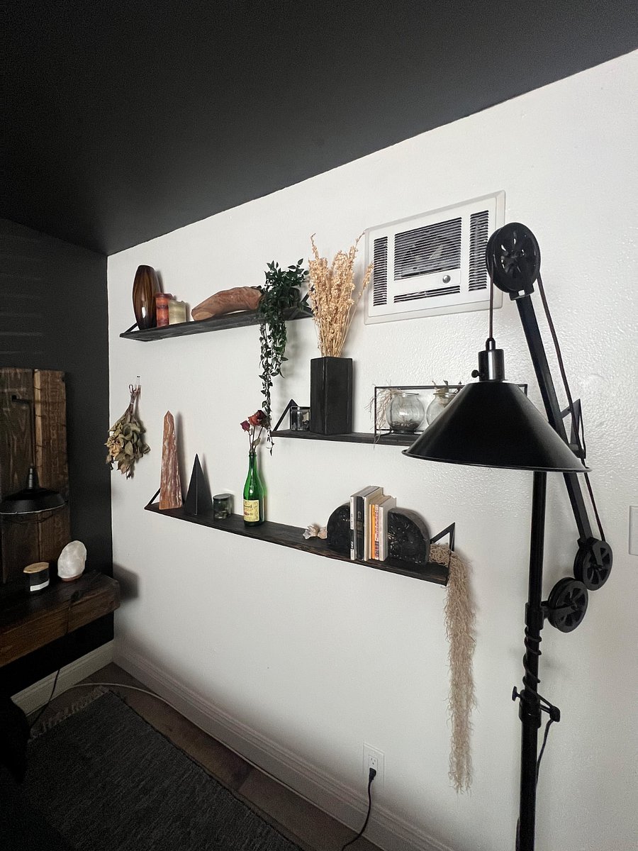 Wall decor in the bedroom