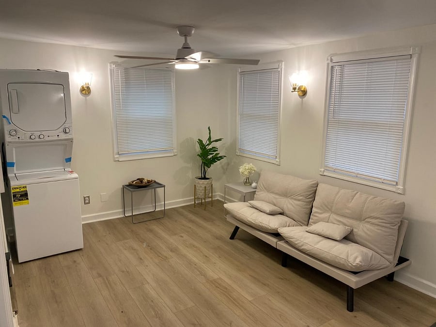 Sun room with laundry - ground floor