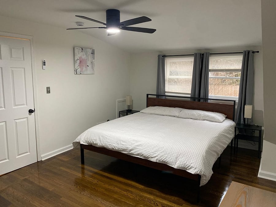 $1,300 room - second floor