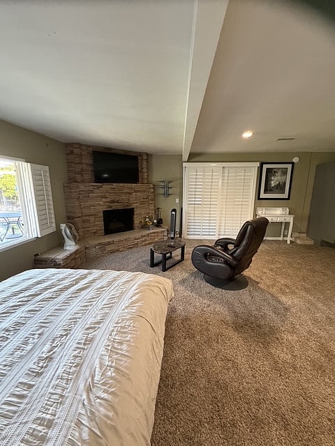 tv and fire place
