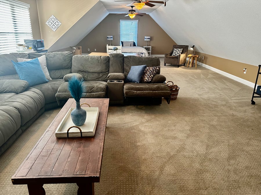 Fully furnished 1000 sq ft space