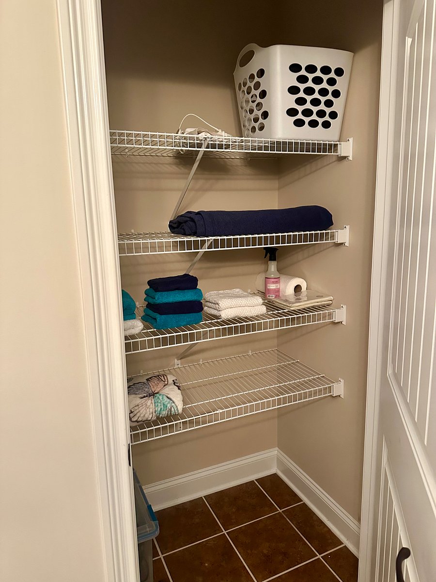Roomy storage in bathroom