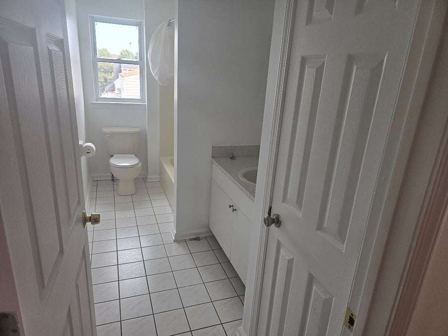 main bathroom with tub