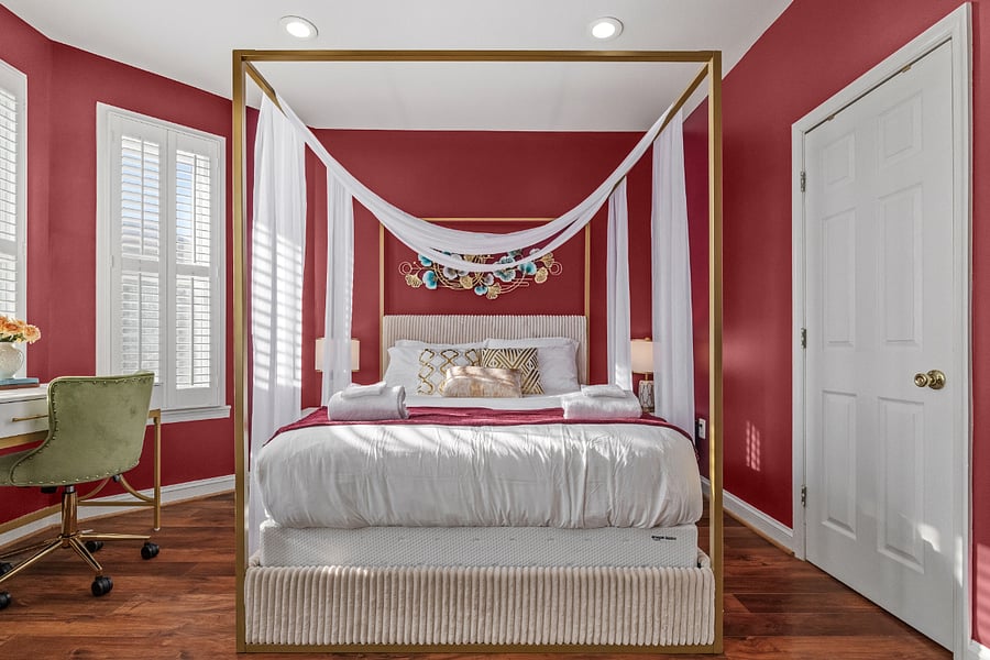 Master Bedroom - Queen Canopy Bed and Sleeper Sofa