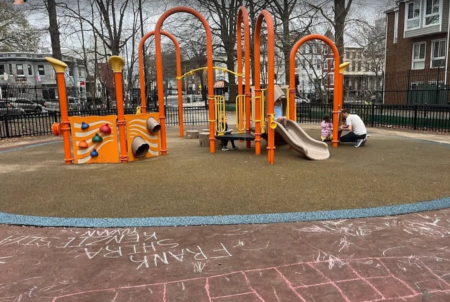 Playground 1 min walk
