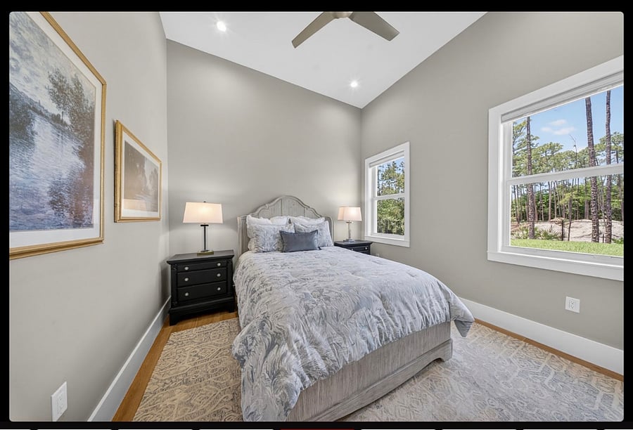 Guest Bedroom with Queen Size Bed.