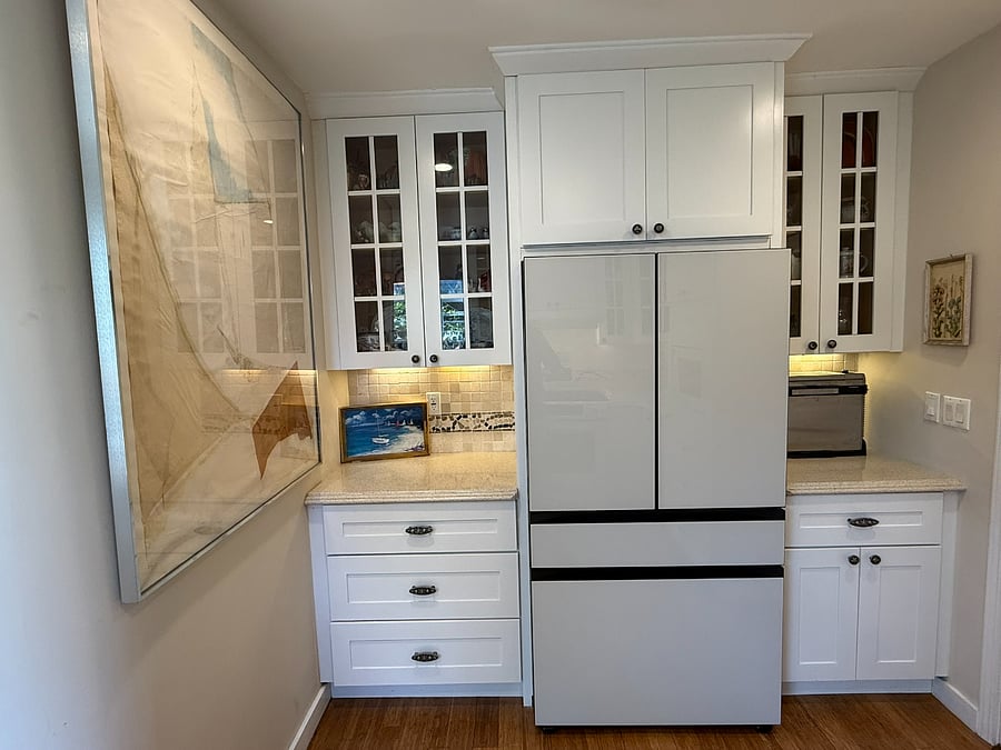 Kitchen / Refrigerator