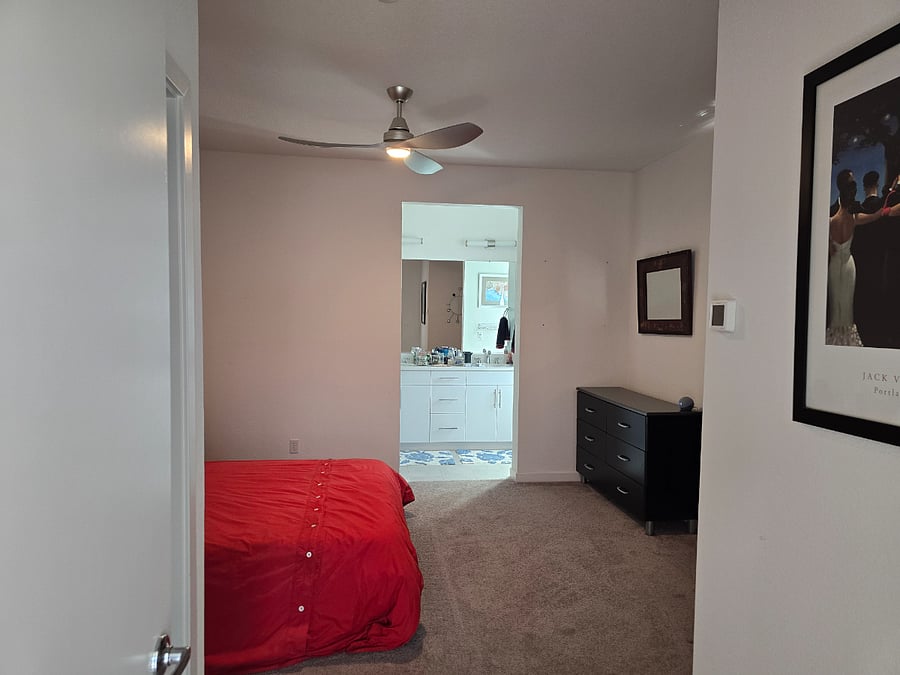 Primary entry to full bathroom 