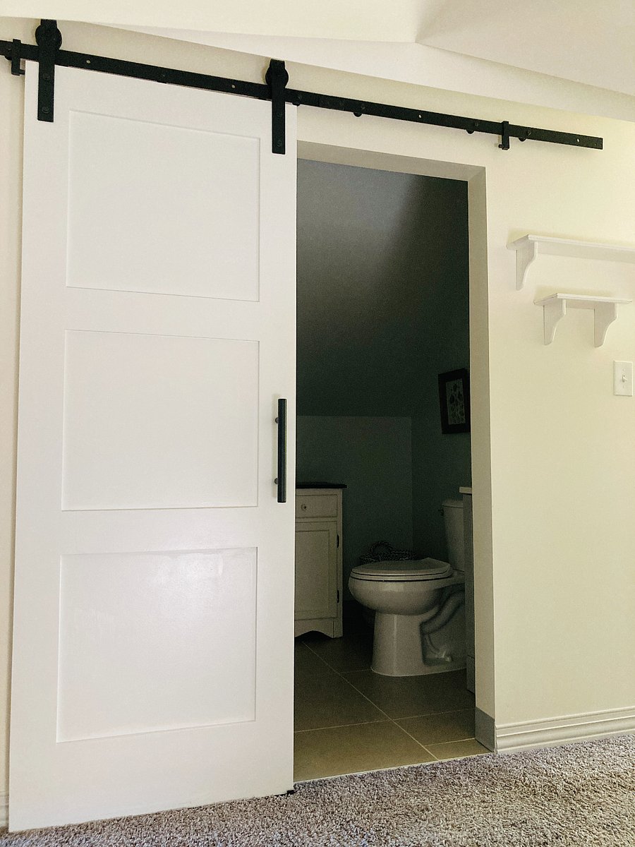 3rd Floor Suite- $1000/mo - Private Bathroom