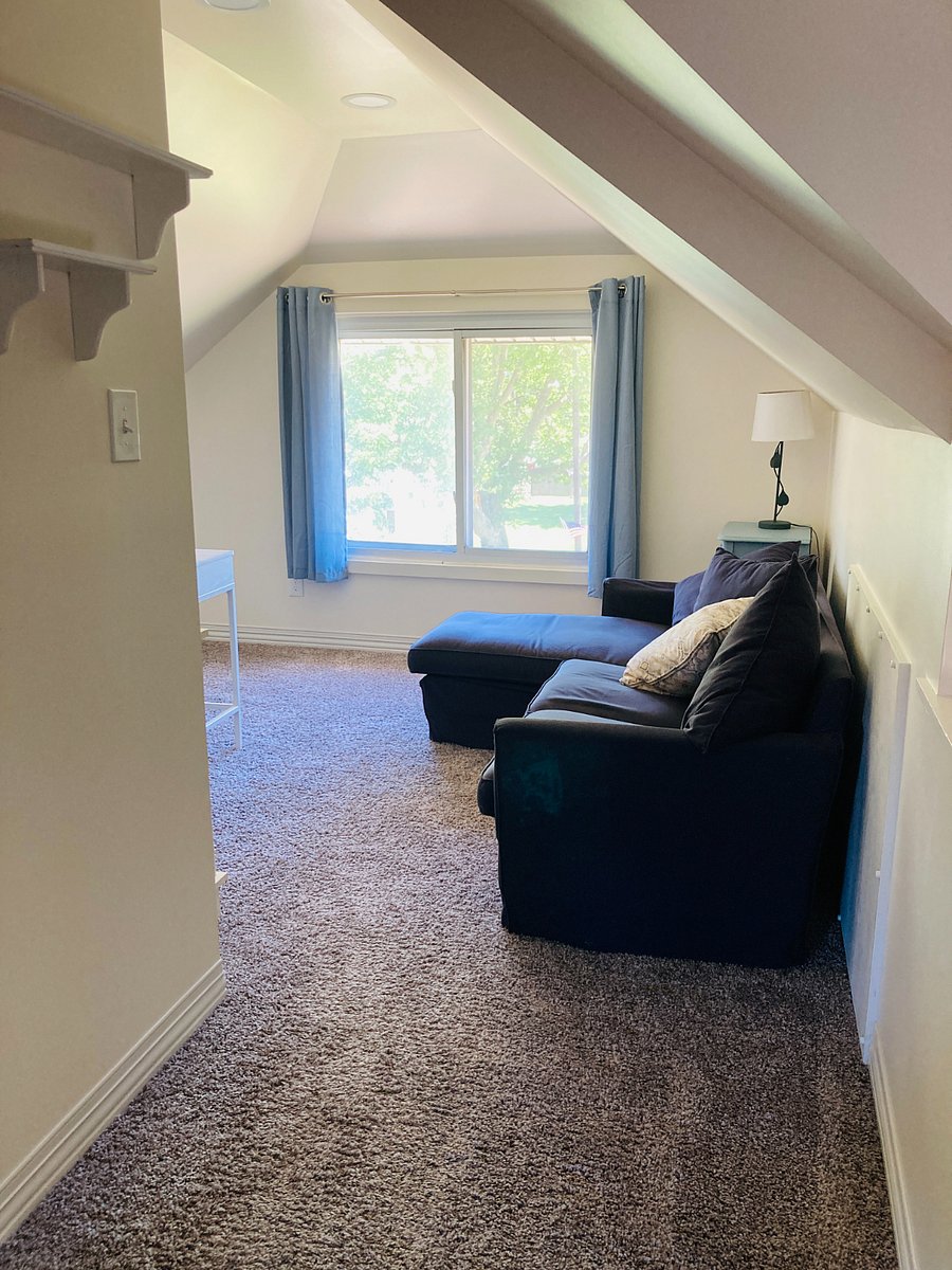 3rd Floor Suite- $1000/mo 