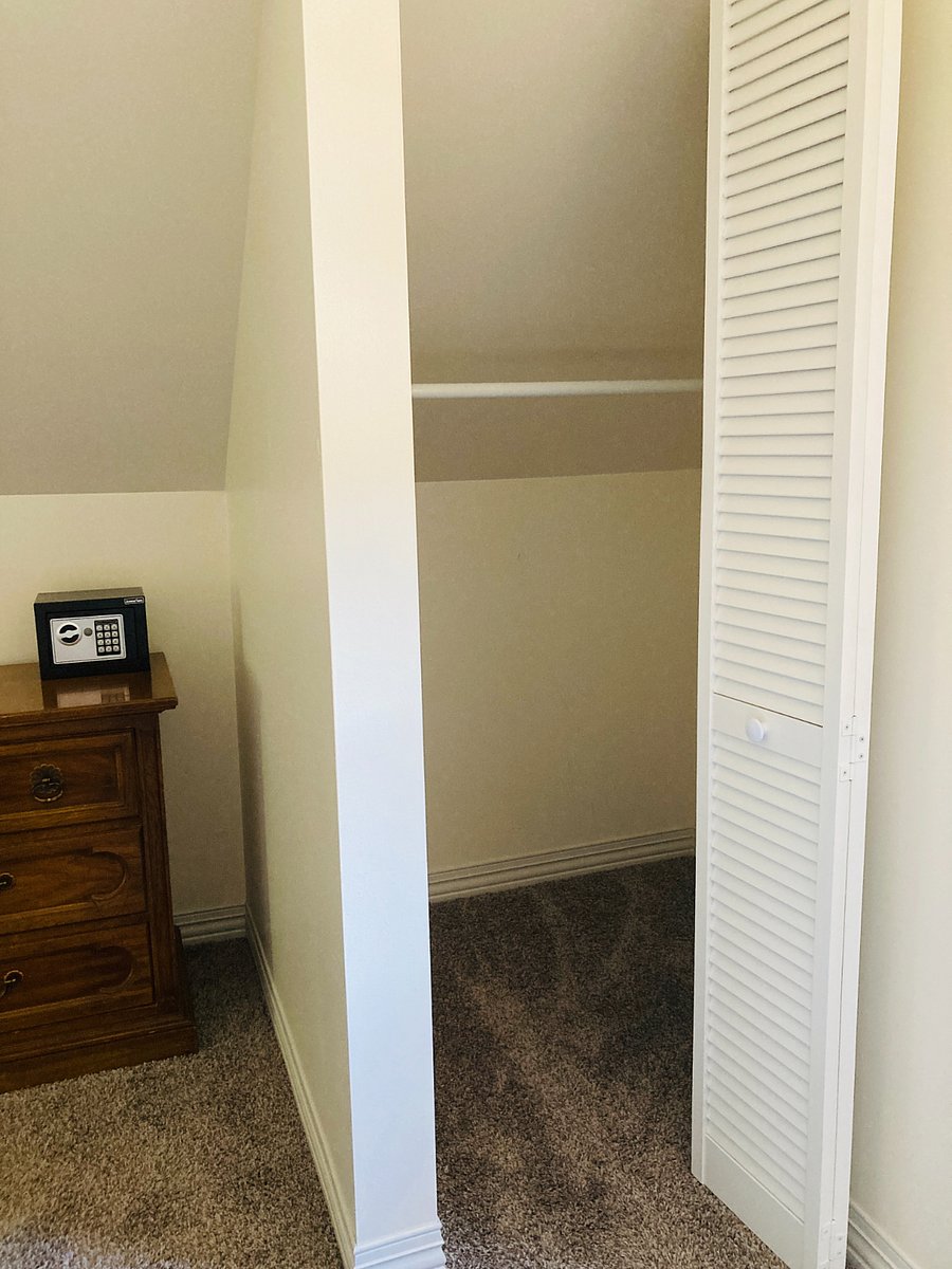 Bedroom 4- 3rd Floor Suite- $1000/mo