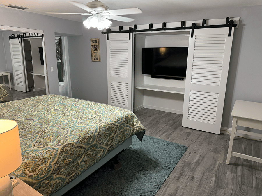 Main bedroom with King bed, en suite bathroom within bedroom