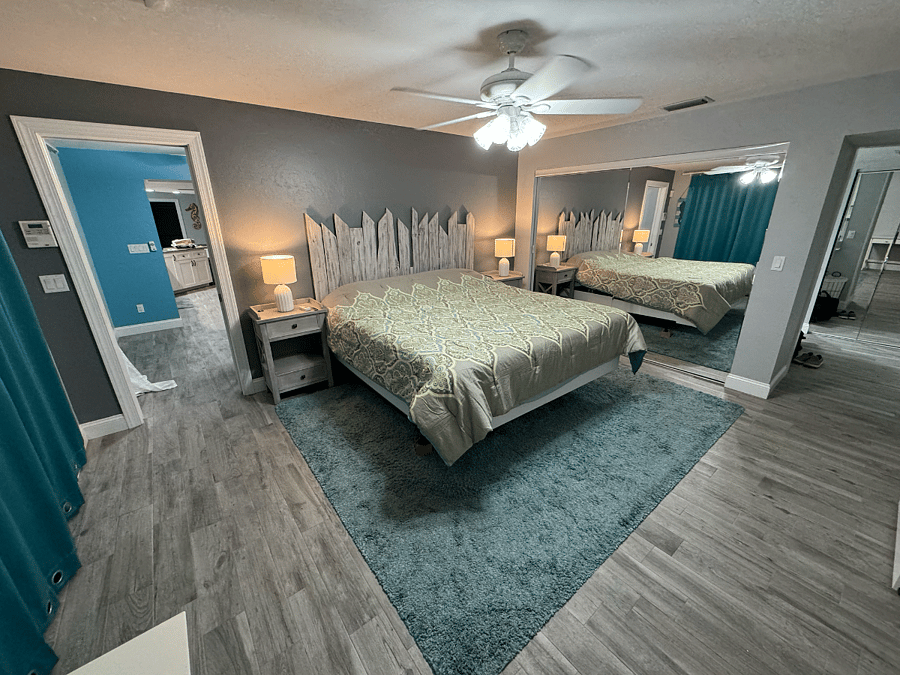 Main Bedroom, king bed