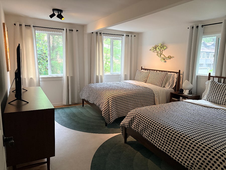Guess Bedroom (2 Queens)