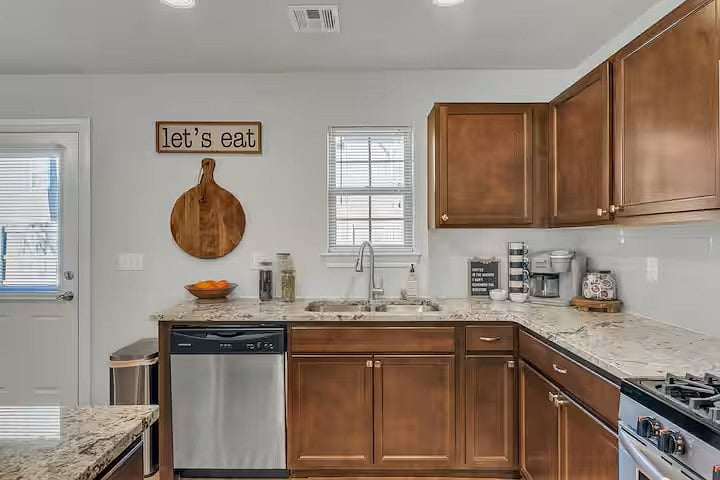 FULLY EQUIPPED KITCHEN. GAS STOVE, FULL SIZE FRIDGE W/ ICE MAKER AND FILTERED WATER.