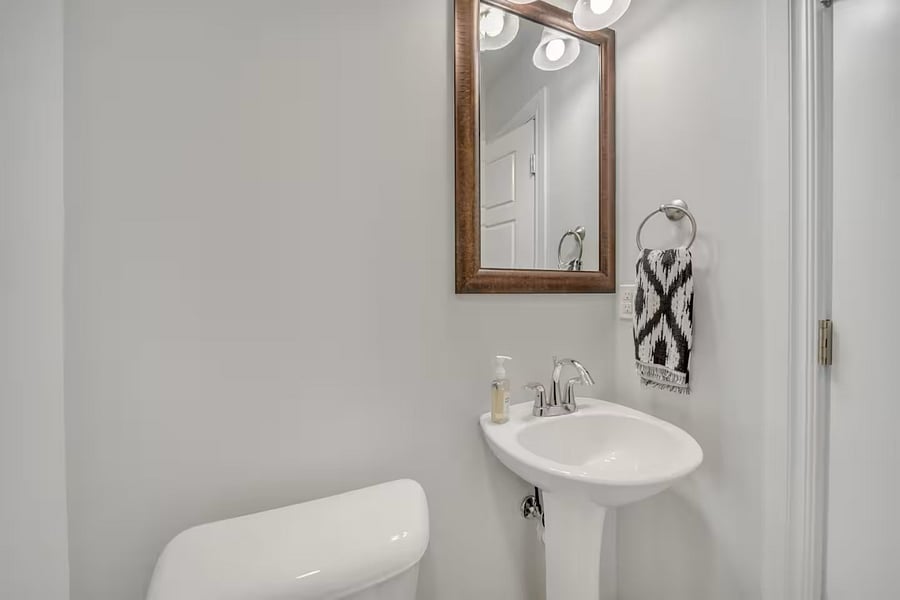 1/2 BATH DOWSTAIRS