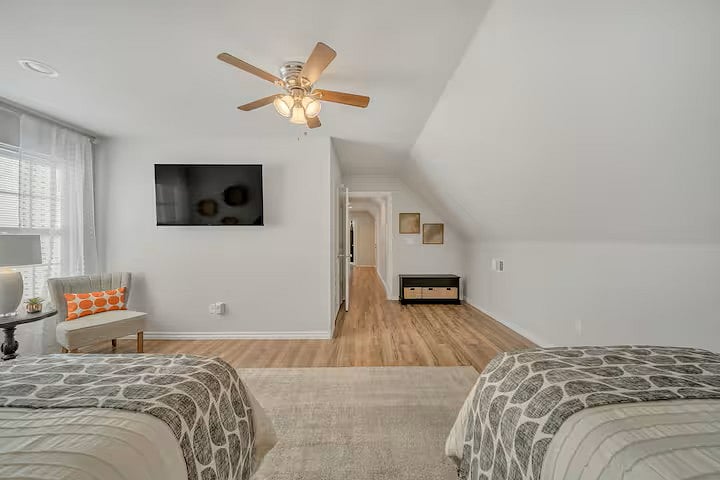 UPSTAIRS LRG ROOM W/ 2 XL TWIN BEDS. 55 INCH MOUNTED SMART TV.