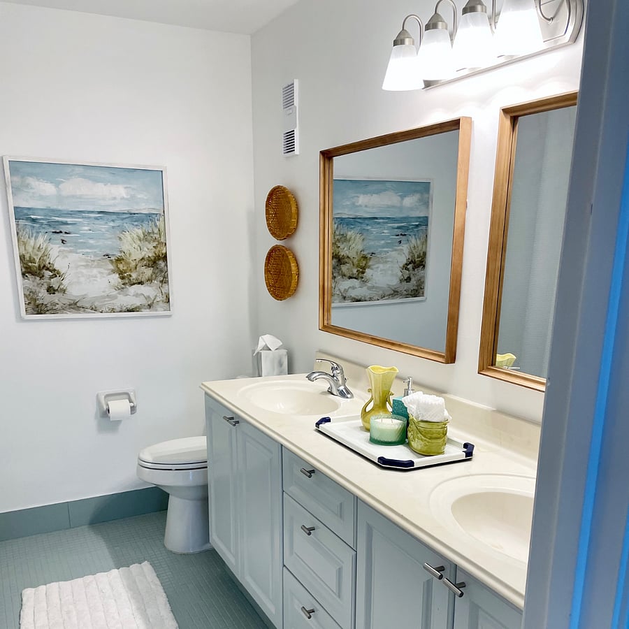 The upstairs bathroom with double sinks and a tub/shower 