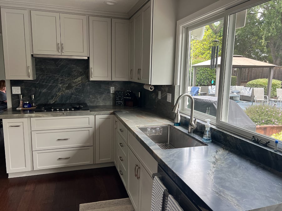 Kitchen recently upgraded. 