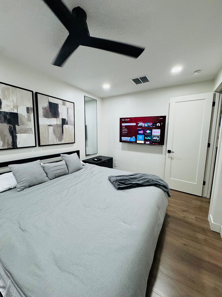 Bedroom #2: with Smart TV